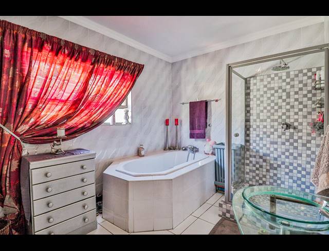 4 BEDROOM HOUSE SOLD IN XANADU